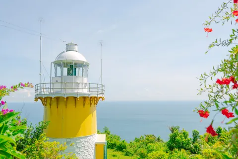 Cliff Lighthouse 4K Wallpaper · architecture · 3840×2560