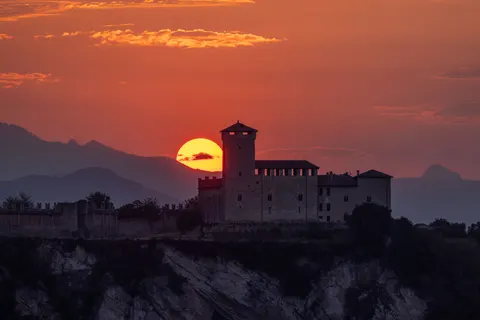 Medieval Castle 4K Wallpaper · architecture · 3840×2561