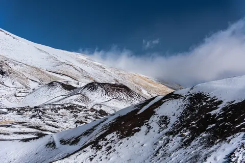 Mount Fuji 4K Wallpaper · mountains · 3840×2563