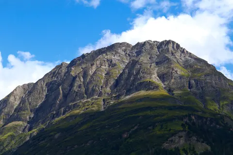 Fondo de pantalla Montañas 4K · mountains · 3840×2560