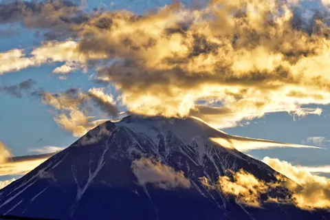 Mount Fuji 4K Wallpaper · mountains · 3840×2563