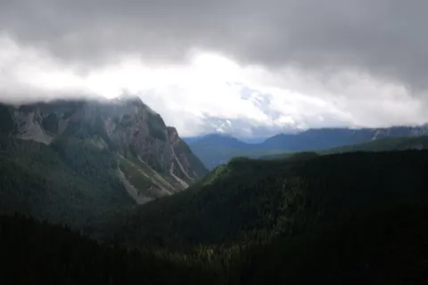 Foggy Valley 4K Wallpaper · mountains · 3840×2560