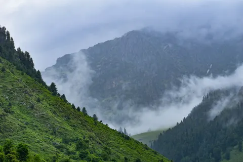 Foggy Valley 4K Wallpaper · mountains · 3840×2560