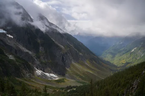 Foggy Valley 4K Wallpaper · mountains · 3840×2560