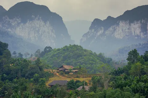 Foggy Valley 4K Wallpaper · mountains · 3840×2563
