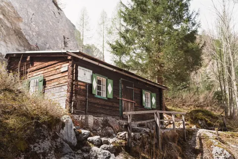 Mountain Cabin 4K Wallpaper · mountains · 3840×2561