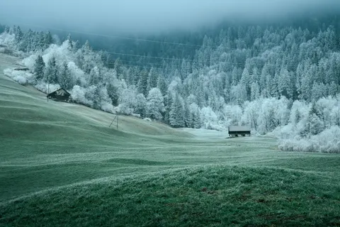 Mountain Cabin 4K Wallpaper · mountains · 3840×2560