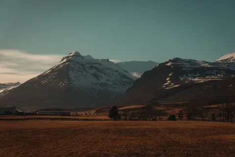 Snowy Volcano 4K Wallpaper · mountains · 3840×2560