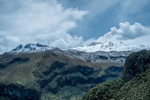 Snowy Volcano 4K Wallpaper · mountains · 3840×2560