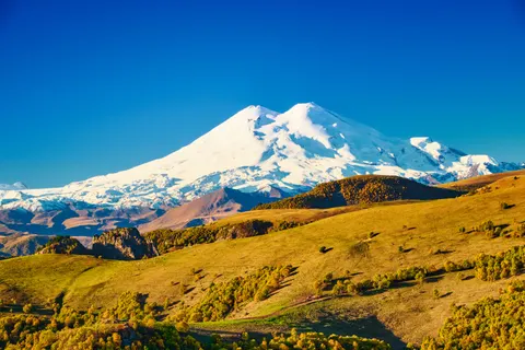 Snowy Volcano 4K Wallpaper · mountains · 3840×2560