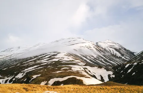 Snowy Volcano 4K Wallpaper · mountains · 3840×2505