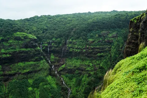 Valley Waterfall 4K Wallpaper · mountains · 3840×2560