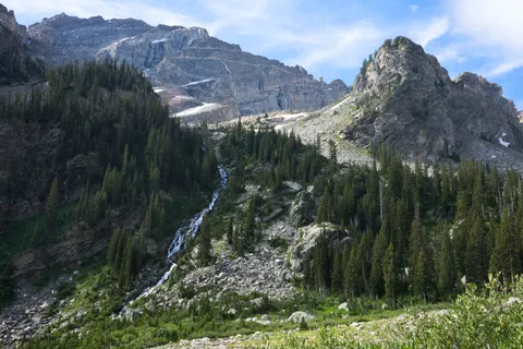 Valley Waterfall 4K Wallpaper · mountains · 3840×2560