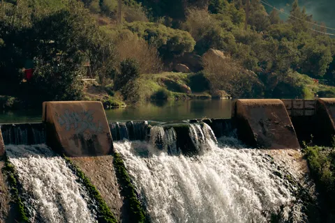 Valley Waterfall 4K Wallpaper · mountains · 3840×2560