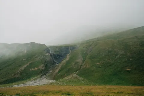 Valley Waterfall 4K Wallpaper · mountains · 3840×2560