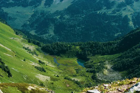 Valley Waterfall 4K Wallpaper · mountains · 3840×2553