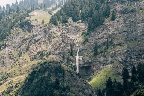 Valley Waterfall 4K Wallpaper · mountains · 3840×2560