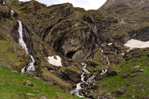 Valley Waterfall 4K Wallpaper · mountains · 3840×2560