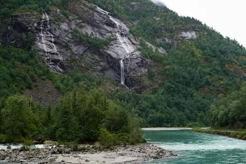 Valley Waterfall 4K Wallpaper · mountains · 3840×2560