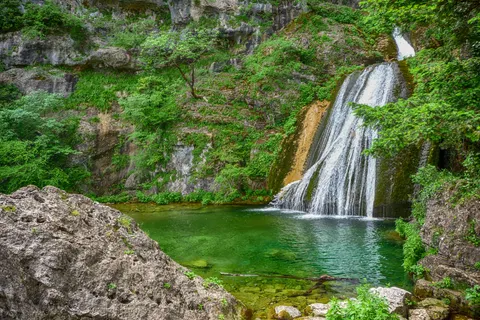 Valley Waterfall 4K Wallpaper · mountains · 3840×2560