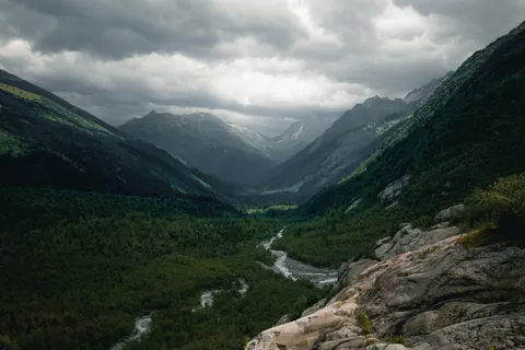 Valley Waterfall 4K Wallpaper · mountains · 3840×2560