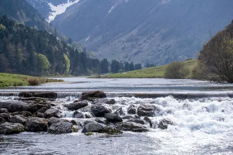 Valley Waterfall 4K Wallpaper · mountains · 3840×2560