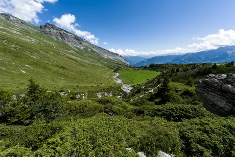 Valley Waterfall 4K Wallpaper · mountains · 3840×2558