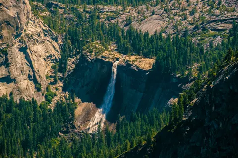 Valley Waterfall 4K Wallpaper · mountains · 3840×2560
