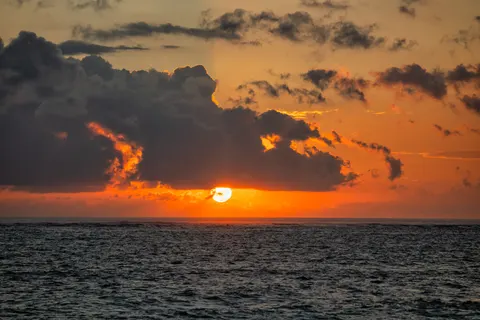 Ocean Sunset 4K Wallpaper · ocean · 3840×2560
