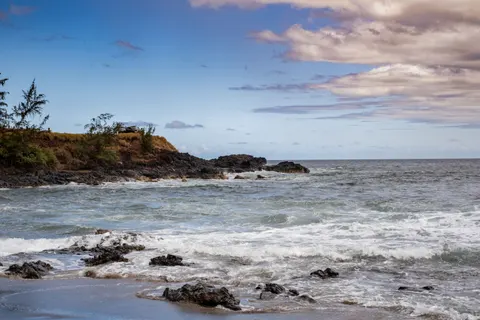 Rocky Shore 4K Wallpaper · ocean · 3840×2560