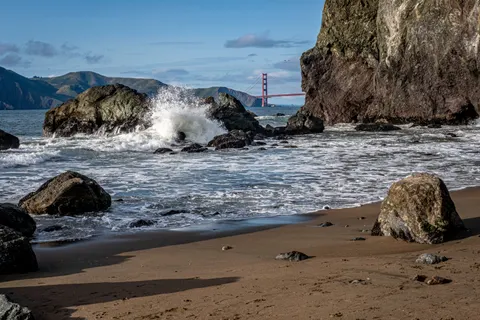Rocky Shore 4K Wallpaper · ocean · 3840×2560