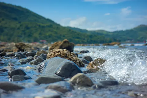 Rocky Shore 4K Wallpaper · ocean · 3840×2560