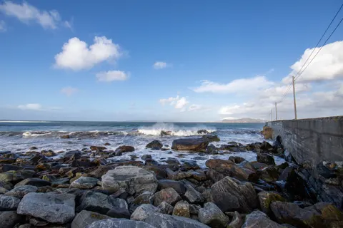 Rocky Shore 4K Wallpaper · ocean · 3840×2560