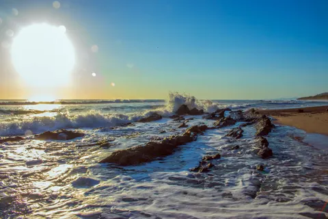 Rocky Shore 4K Wallpaper · ocean · 3840×2560