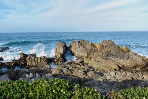 Rocky Shore 4K Wallpaper · ocean · 3840×2560