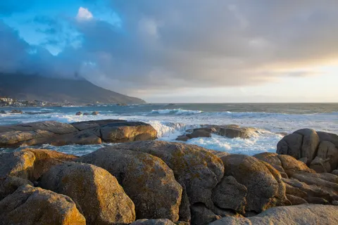 Rocky Shore 4K Wallpaper · ocean · 3840×2560