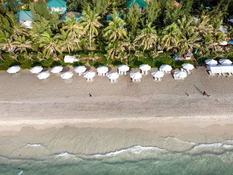 Beach from Above 4K Wallpaper · ocean · 3840×2880