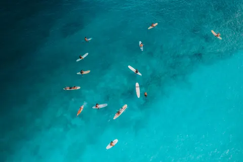 Hình nền Bãi biển nhìn từ trên cao 4K · ocean · 3840×2558