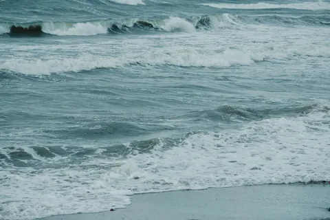 Tapeta Wzburzone morze 4K · ocean · 3840×2563