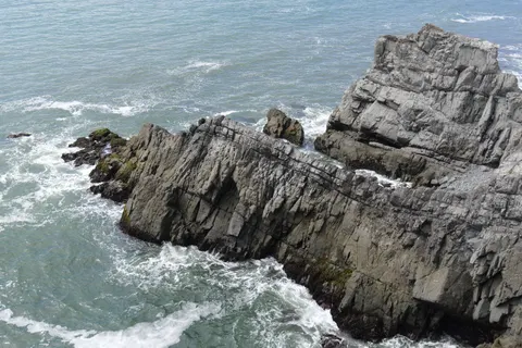 Ocean Cliff 4K Wallpaper · ocean · 3840×2560
