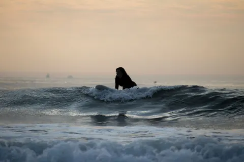Surf Wave 4K Wallpaper · ocean · 3840×2560