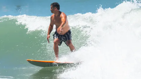 Surf Wave 4K Wallpaper · ocean · 3840×2162