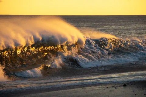 Surf Wave 4K Wallpaper · ocean · 3840×2560