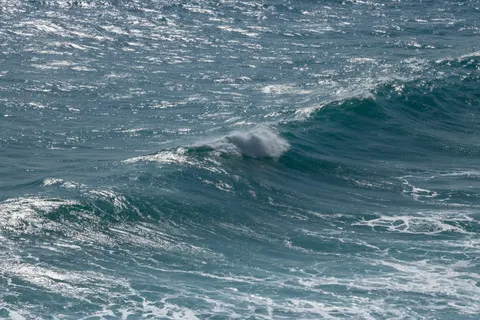 Surf Wave 4K Wallpaper · ocean · 3840×2560