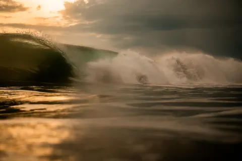 Surf Wave 4K Wallpaper · ocean · 3840×2560