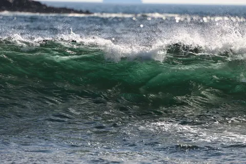 Surf Wave 4K Wallpaper · ocean · 3840×2560