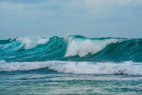 Surf Wave 4K Wallpaper · ocean · 3840×2560