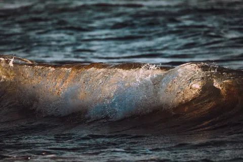 Surf Wave 4K Wallpaper · ocean · 3840×2560