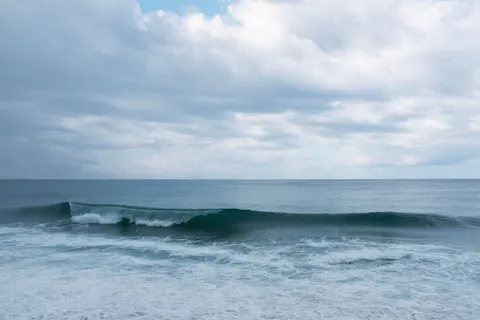 Surf Wave 4K Wallpaper · ocean · 3840×2560