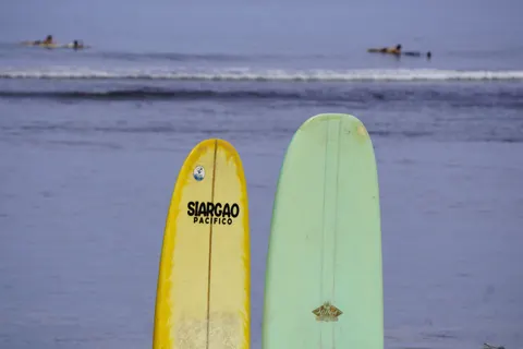 Surf Wave 4K Wallpaper · ocean · 3840×2560